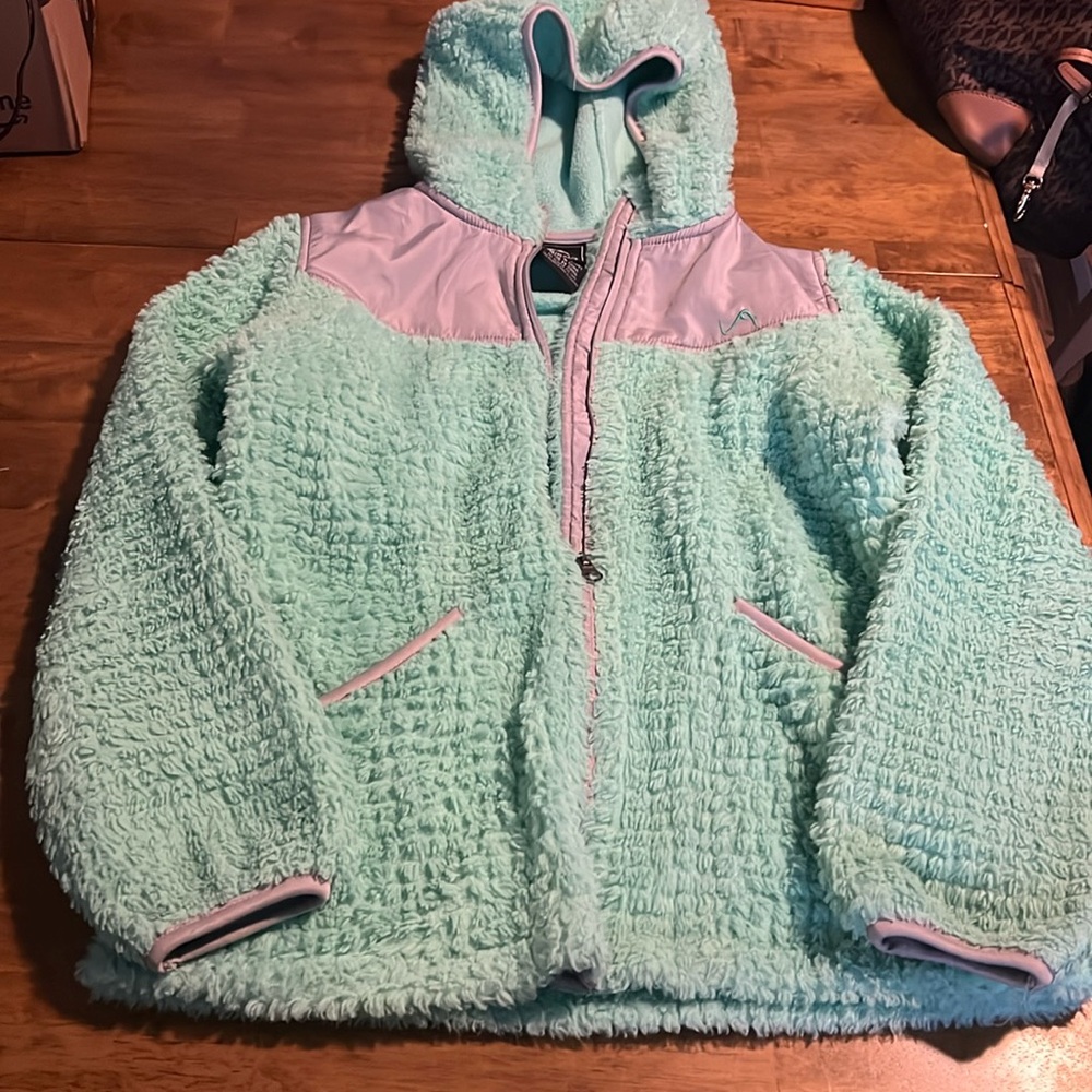 Vertical9 hoodie light green.